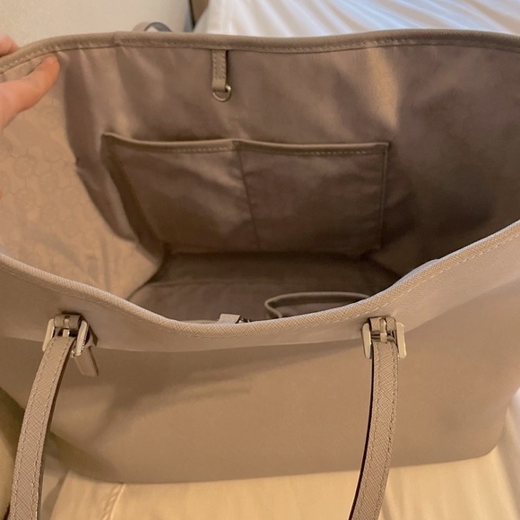 Michael Kors Jet Set Travel Studded Saffiano Leather Medium Tote Bag - Picture 4 of 7